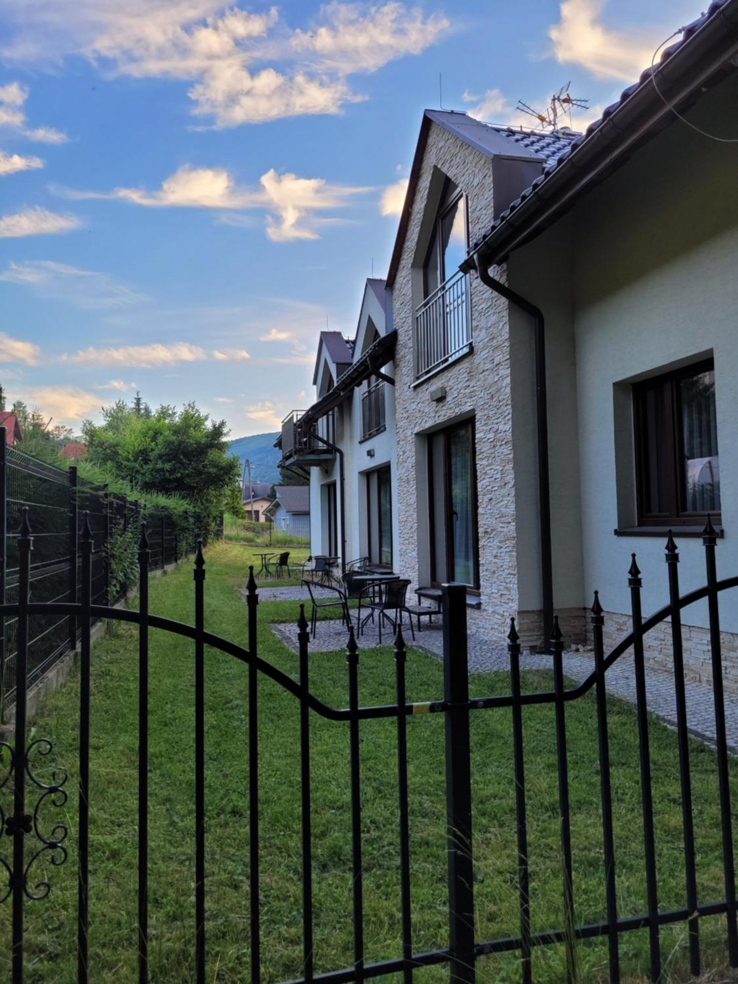 Apartamenty Pod Skrzycznem 什切尔克 外观 照片